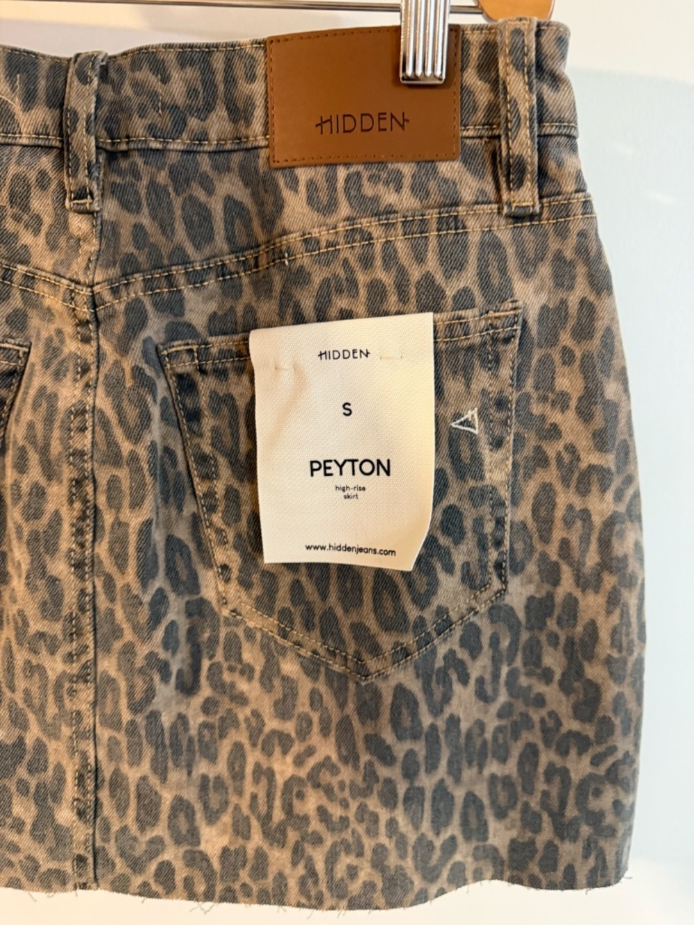 Hidden Jeans Peyton Cheetah Print Mini Skirt - Picture 4 of 4